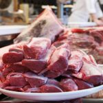 Виноваты перекупщики: мясо в Казахстане будет только дорожать