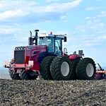 Такой притягательный: трактор Rostselmash 2400