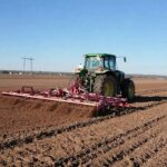 Аграрии Сайрамского района Туркестанской области приступили к пахоте и севу озимых