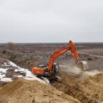 Первая за 10 лет очистка каналов проводится в Сарысуском районе Жамбылской области для обеспечения водой местных КХ